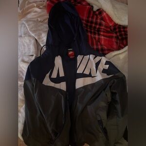 Nike Windbreaker 
Size Small